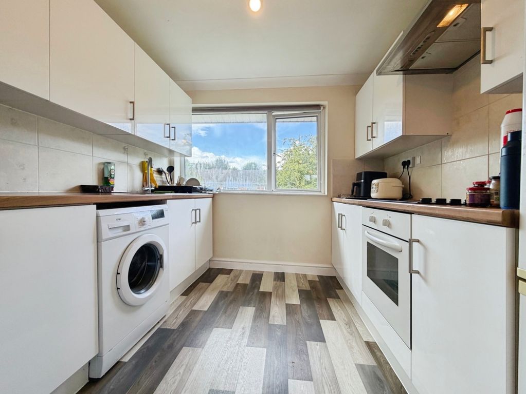 Property photo 3 of 6 Pbox-Img.Jpg