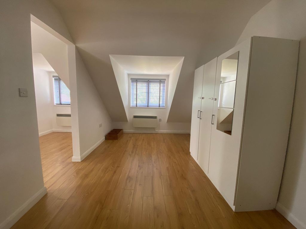 Property photo 1 of 6 Studio