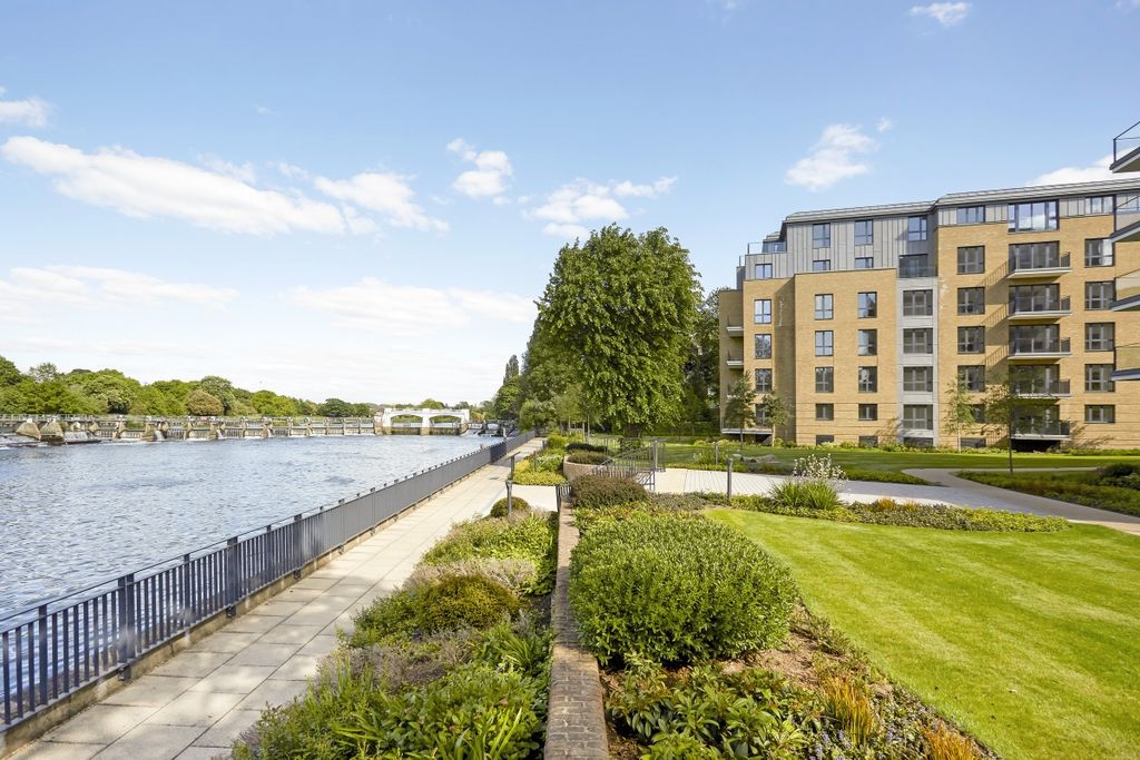 Property photo 1 of 10 Teddington Rivers...