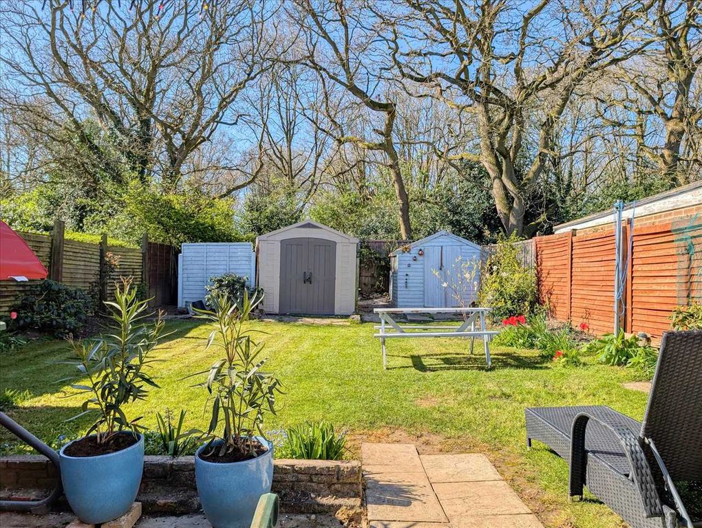 Property photo 2 of 18 Garden