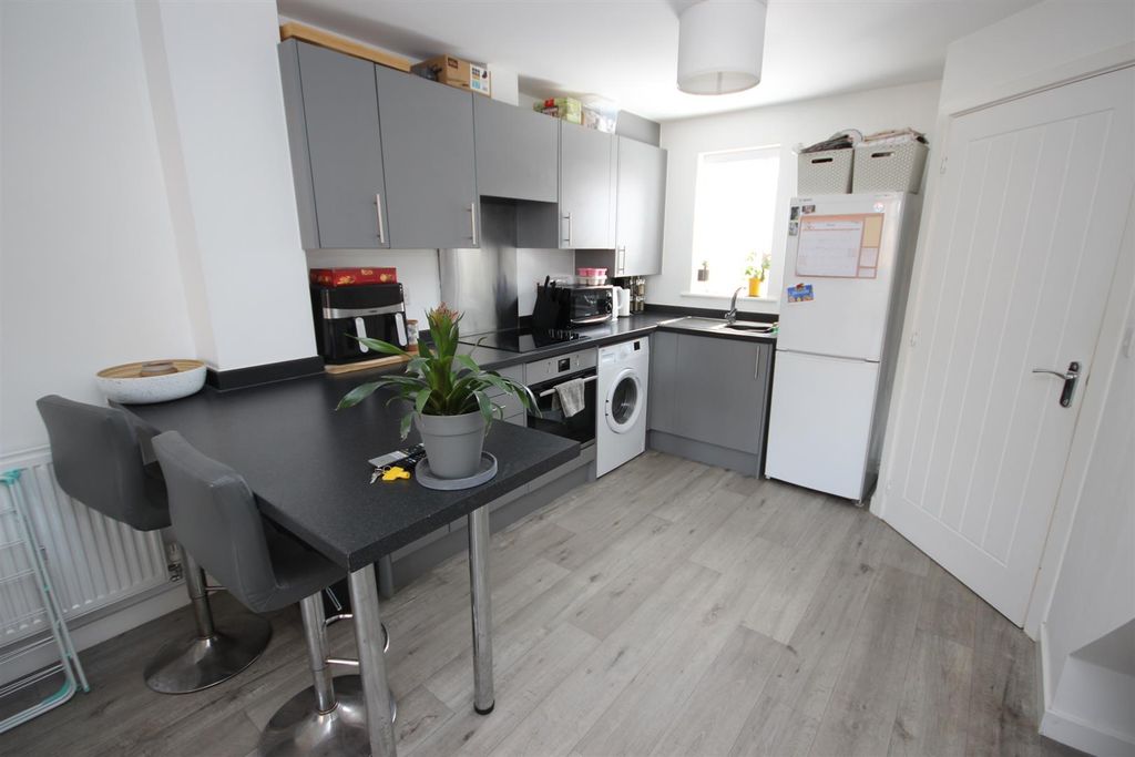 Property photo 2 of 8 Kitchen.Jpg