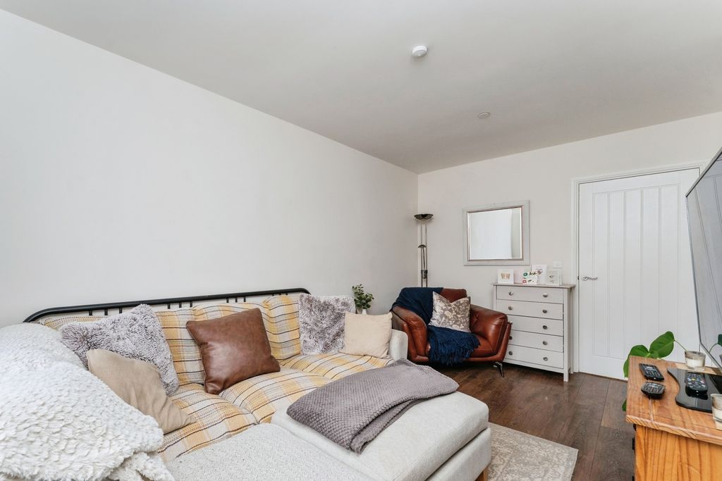 Property photo 3 of 16 Photo