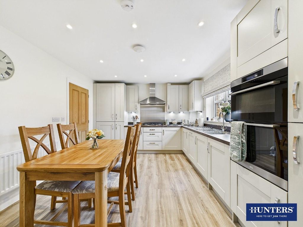 Property photo 2 of 35 Dining Kitchen