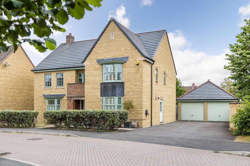 Property photo 1 of 32