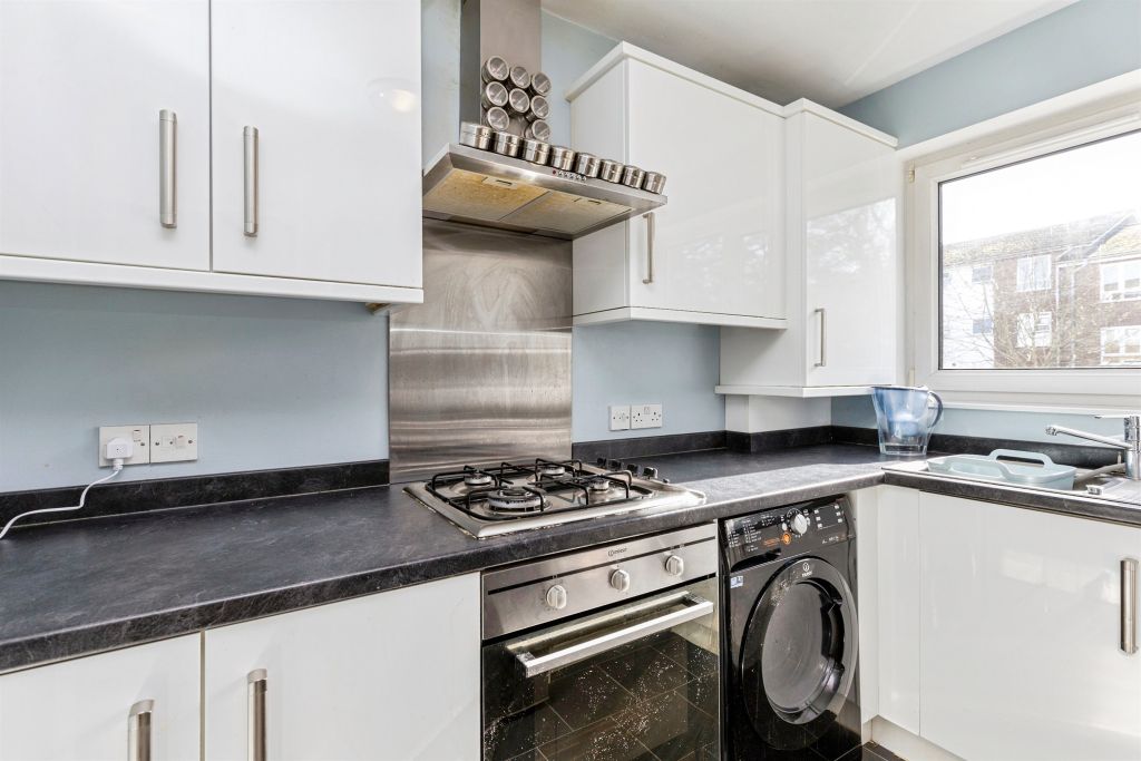 Additional image 8 of 3 bed flat for salePaddockhall Road, Haywards Heath RH16