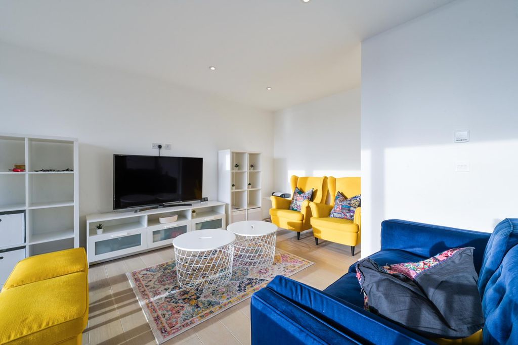 Property photo 3 of 12