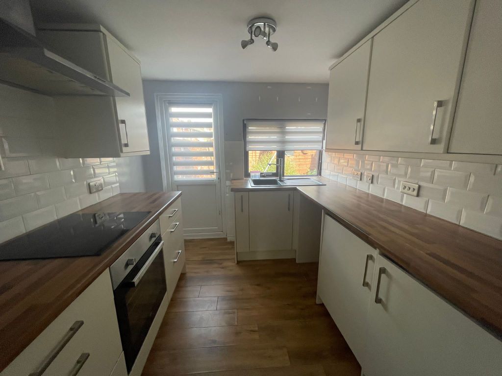 Property photo 2 of 10 Kitchen