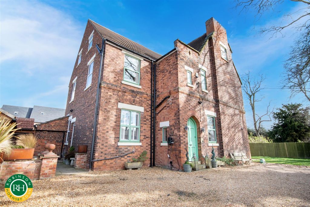 Property photo 1 of 33