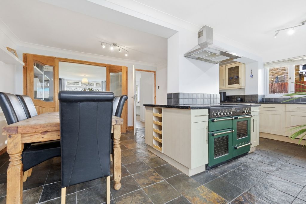 Property photo 2 of 23 4789823