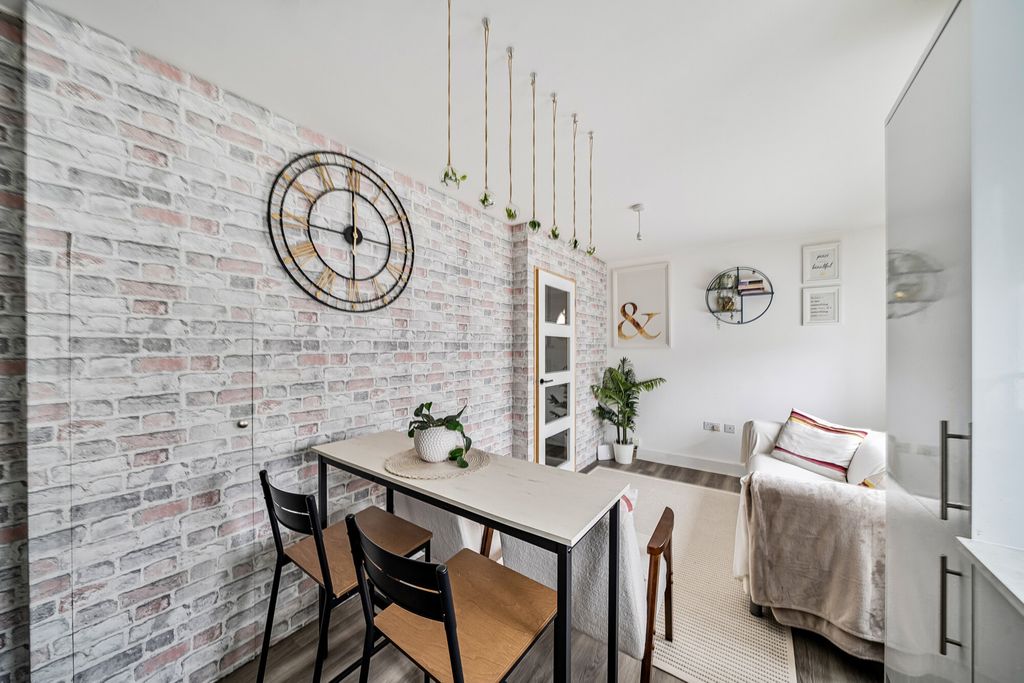 Property photo 2 of 14 1392951-11-69414d...