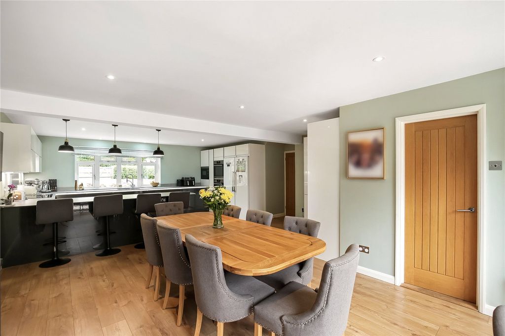 Property photo 2 of 21 Picture No. 13