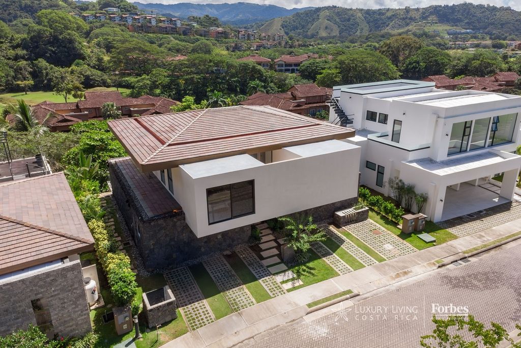 Property photo 2 of 27