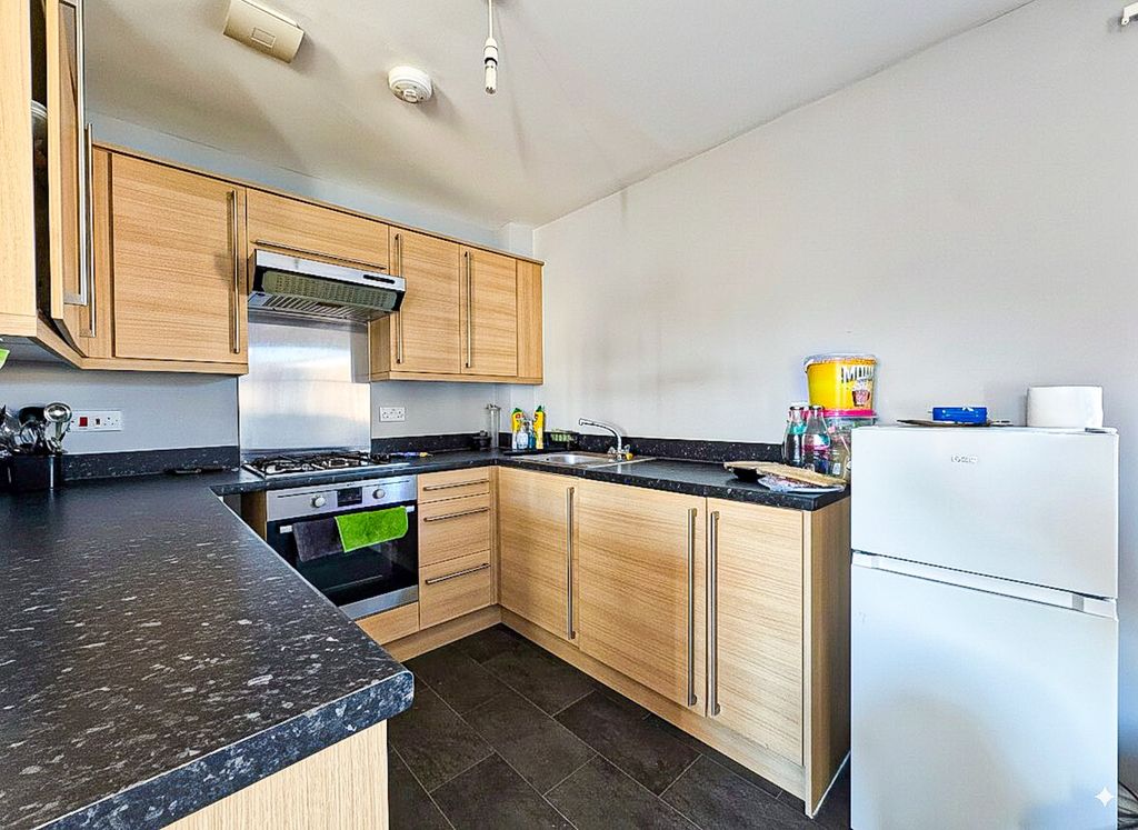 Property photo 3 of 8 4505353