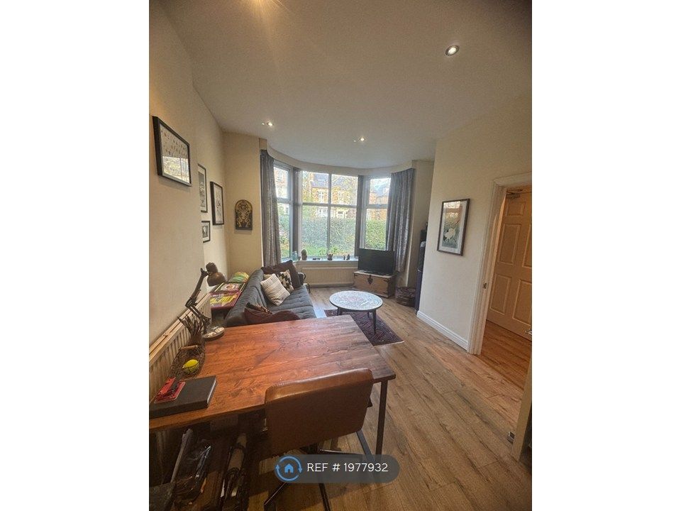 Property photo 2 of 12 Lounge