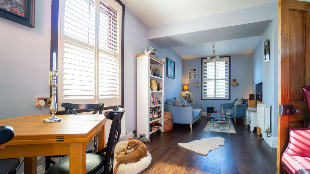 Property photo 3 of 10 Photo 3