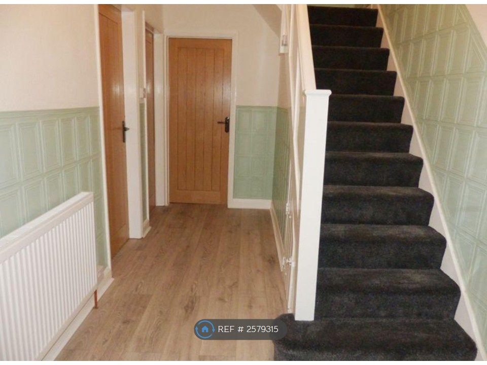 Property photo 2 of 10 Hallway