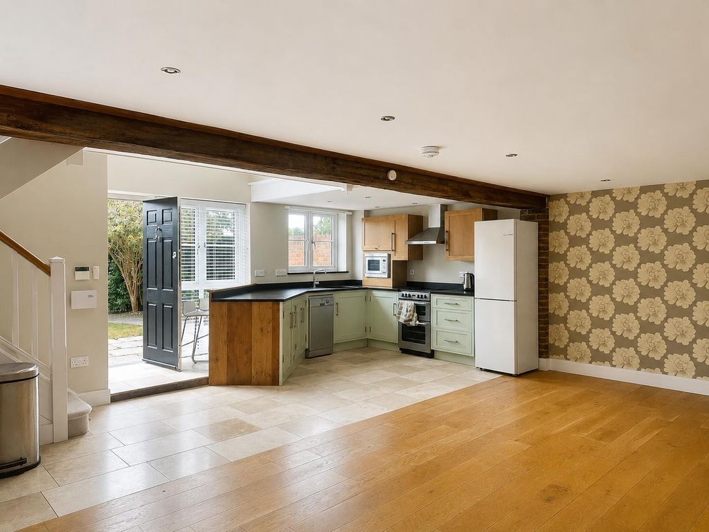 Property photo 2 of 9 Kitchen