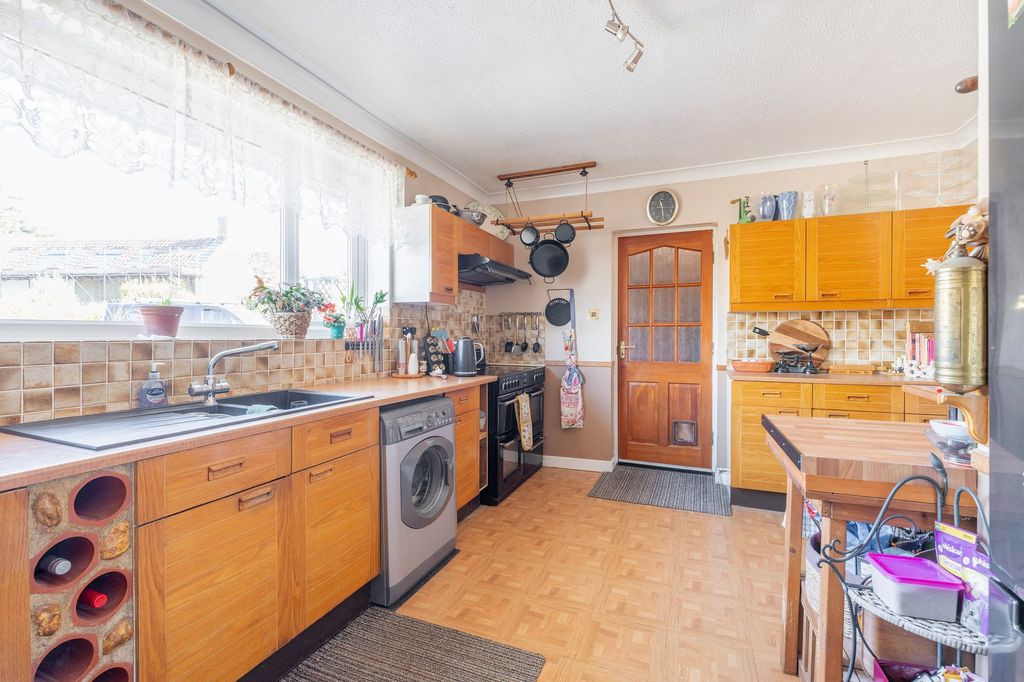 Property photo 2 of 23