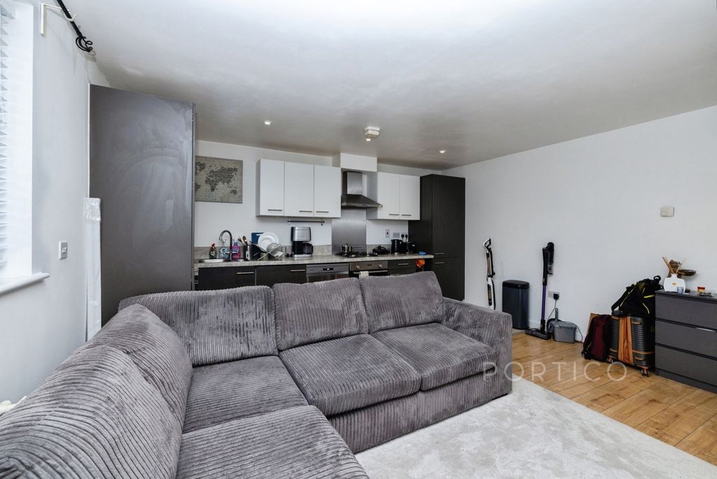 Property photo 2 of 8 Pbox-Img.Jpg