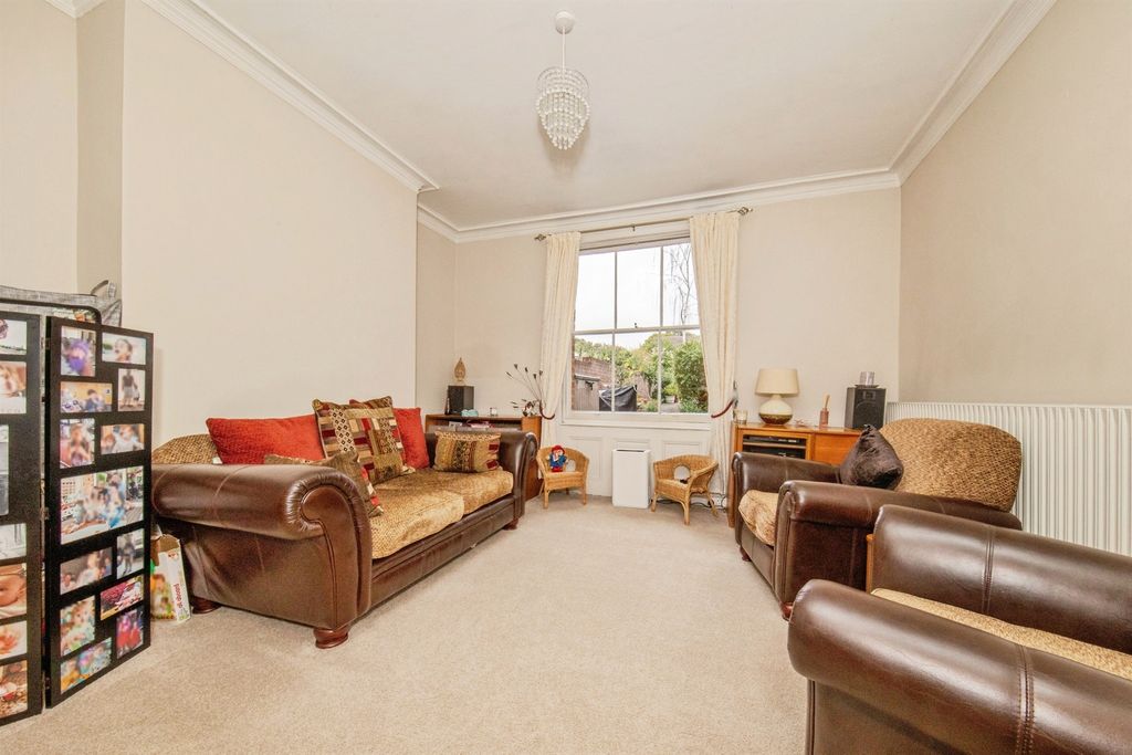 Property photo 3 of 19