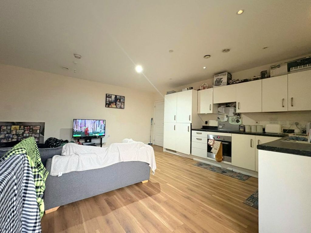 Property photo 3 of 8 6