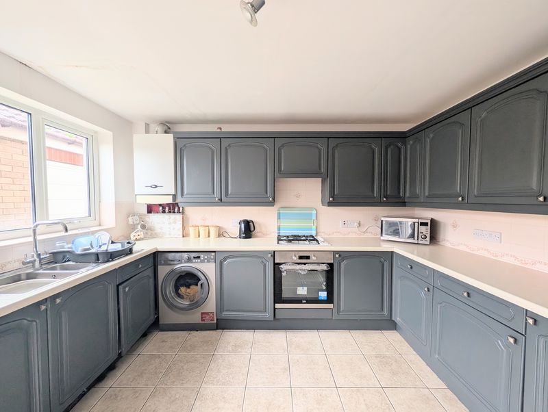 Property photo 2 of 10 Kitchen