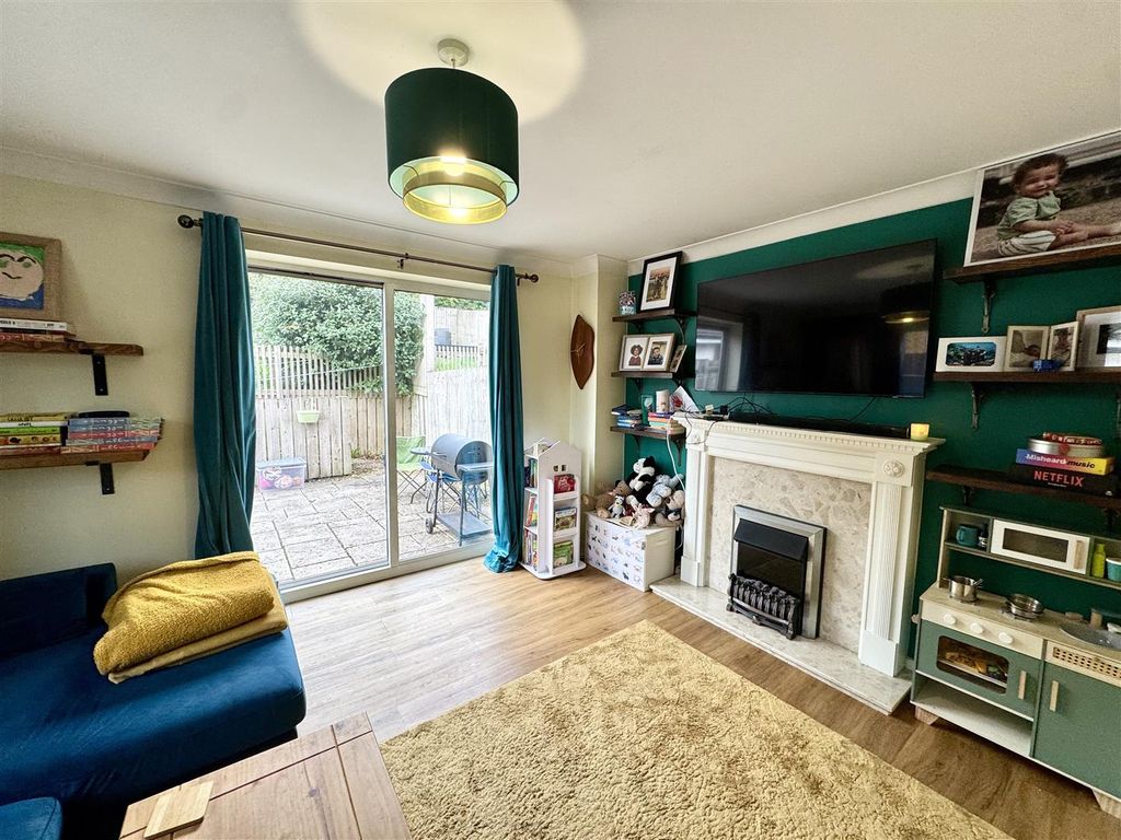 Property photo 2 of 16 Sitting Room