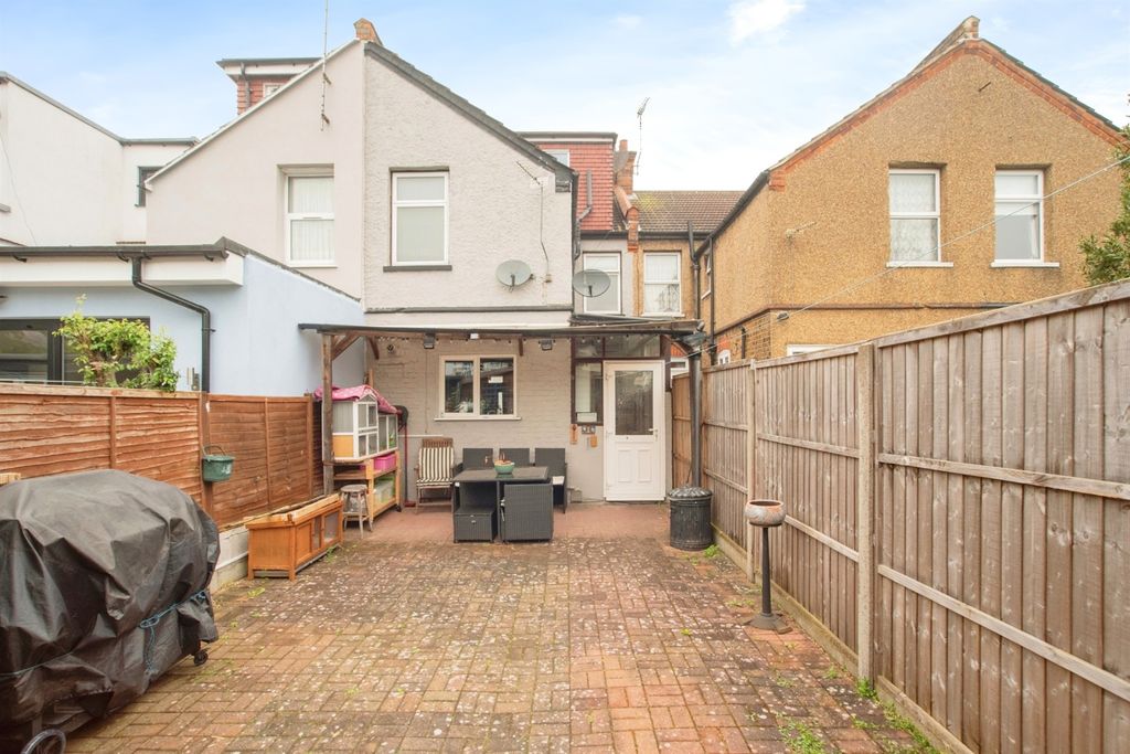 Property photo 3 of 15