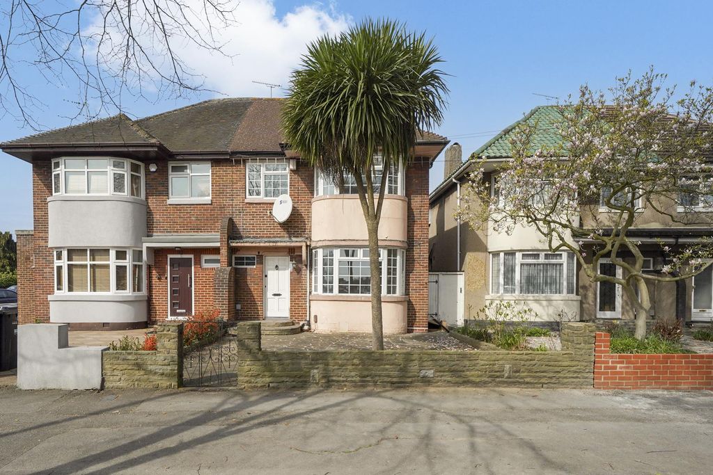 Property photo 1 of 19 Exterior..