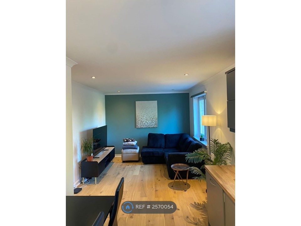 Property photo 2 of 14 Livingroom