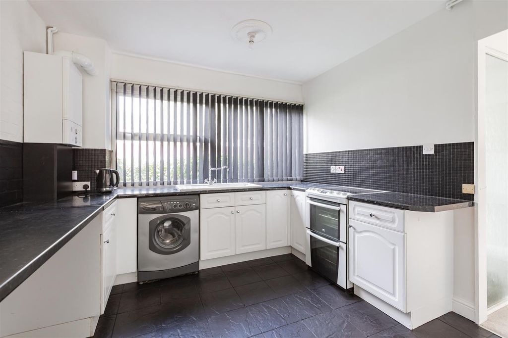 Property photo 2 of 20 69 Punch Croft-Hr2.Jpg