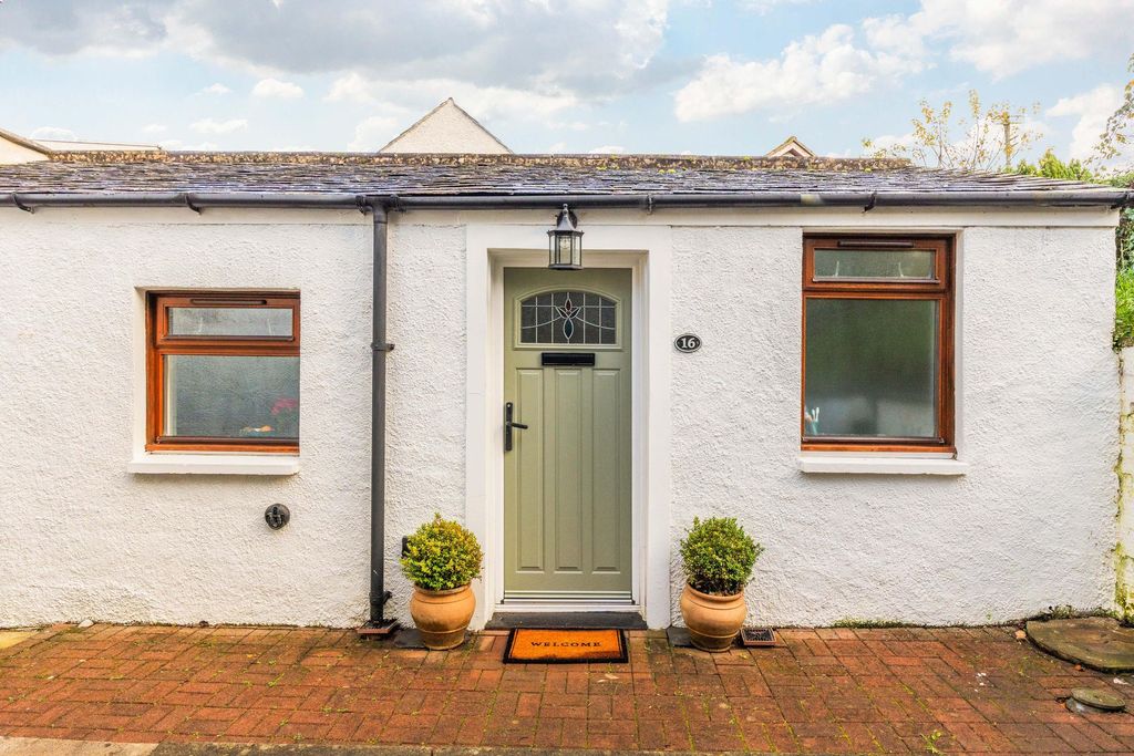 Property photo 2 of 28