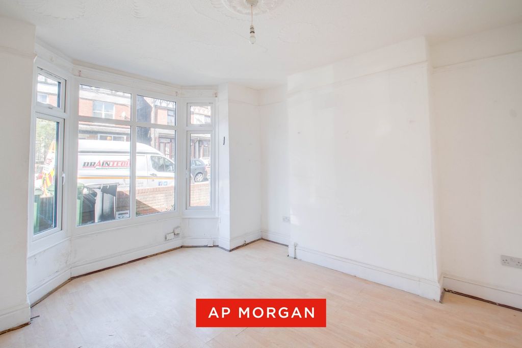 Property photo 2 of 14 Picture No. 10