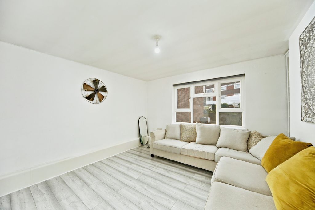 Property photo 3 of 17 Photography