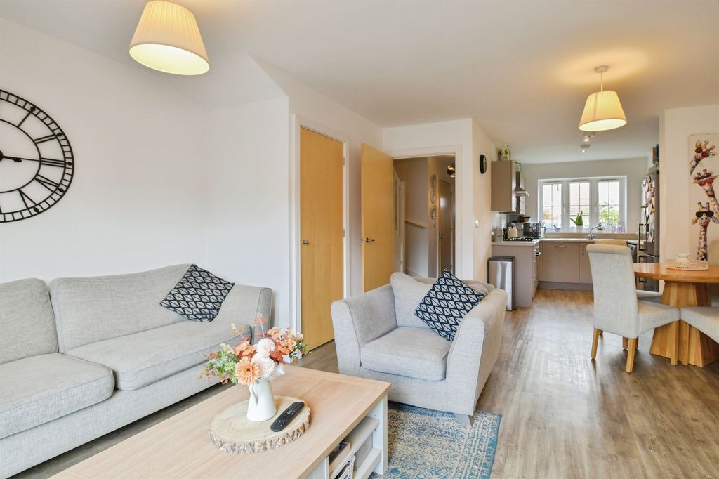 Property photo 2 of 21