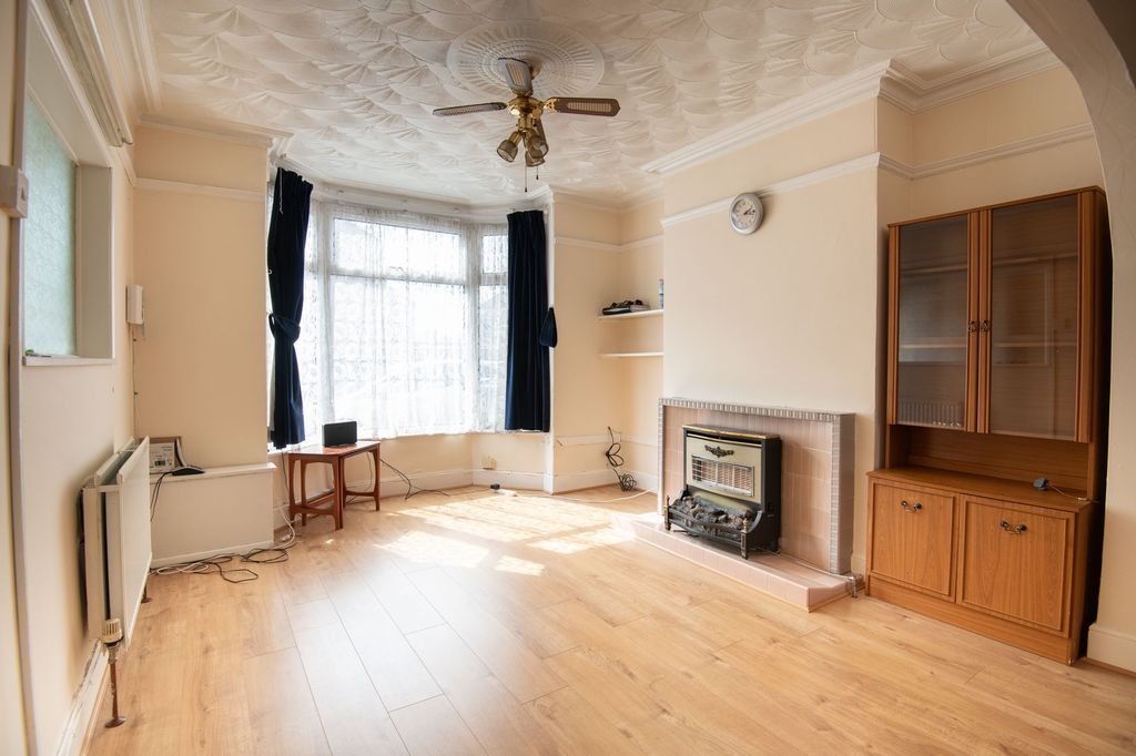 Property photo 2 of 16