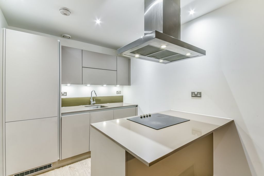 Property photo 2 of 7 Kitchen