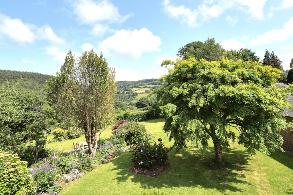 Property photo 2 of 25 Picture No. 20