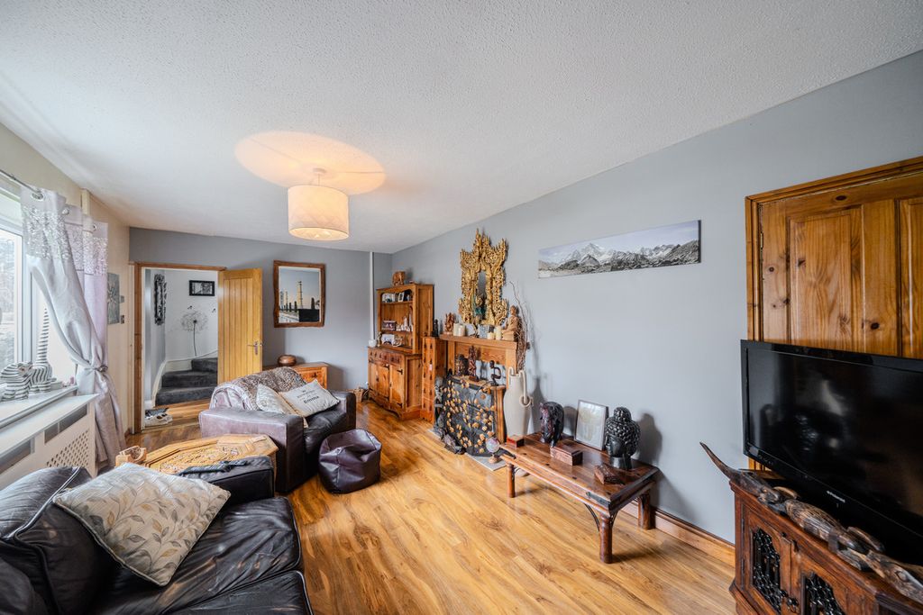 Property photo 3 of 26