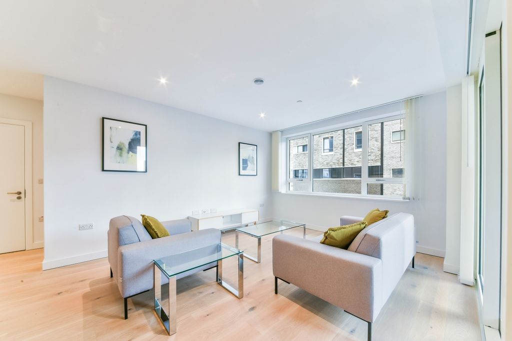 Property photo 2 of 9 Living Area