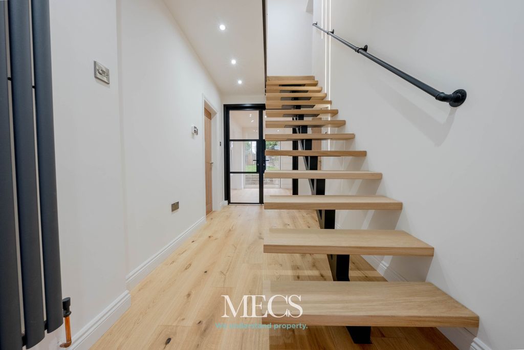 Property photo 2 of 23 4529343