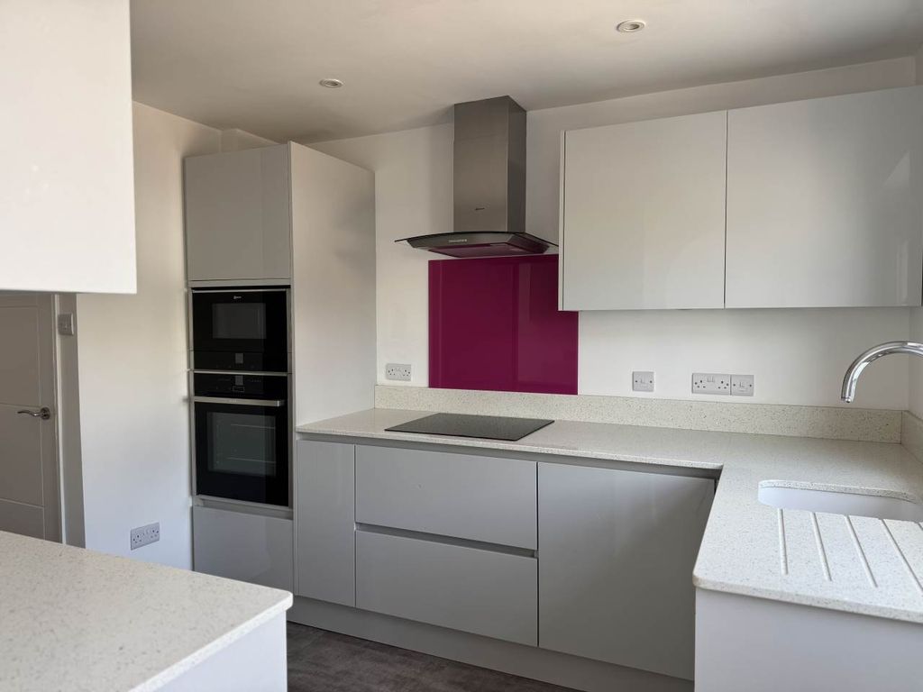 Property photo 3 of 13 Kitchen