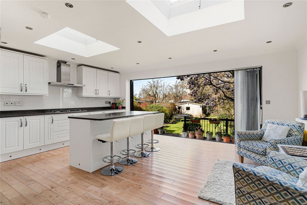 Property photo 2 of 18 Kitchen/Garden