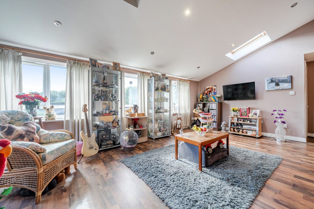 Property photo 3 of 21 1510525-1-1A04433...