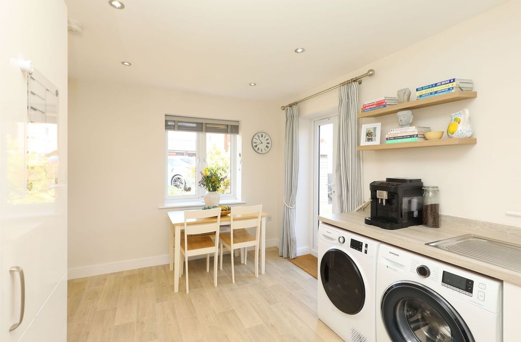 Property photo 3 of 25