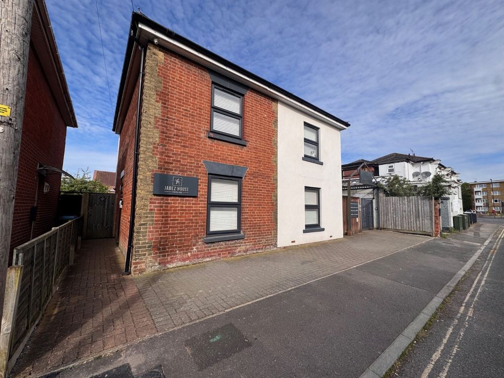 Property photo 1 of 11 Picture No. 13