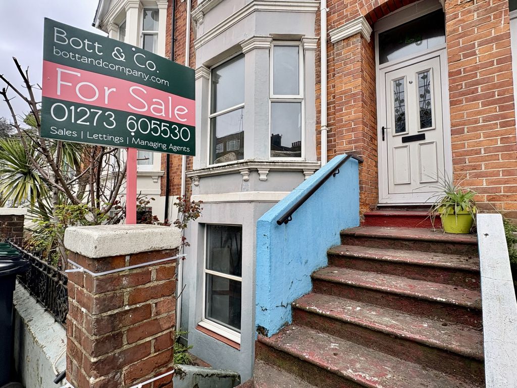 Property photo 1 of 18