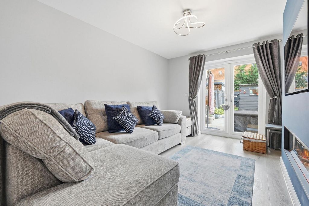 Property photo 2 of 23