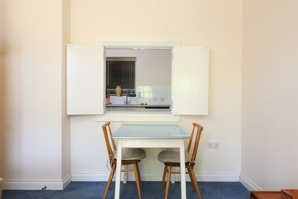 Property photo 3 of 11 Dining Area