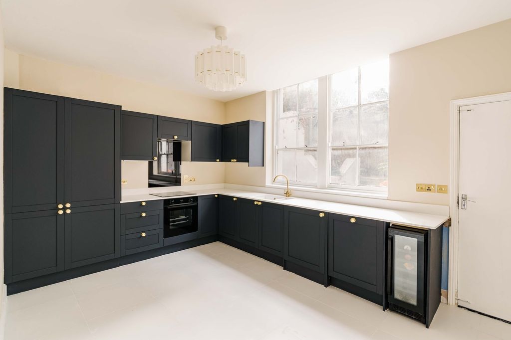 Property photo 2 of 15 King Edward's Road E9